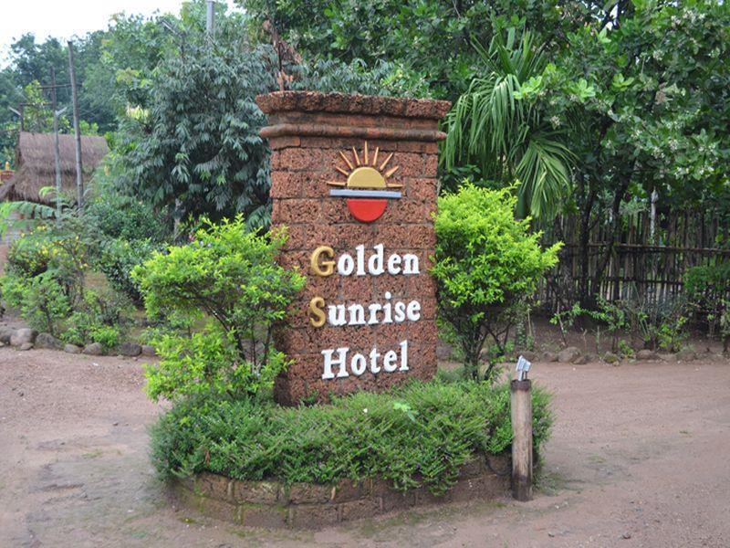 Golden Sunrise Hotel Kyaikto Exterior photo